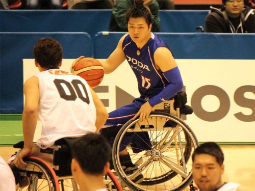 メルカリがスポーツ活動の支援を開始、車椅子バスケプレーヤーの土子大輔と篠田匡世を社員雇用