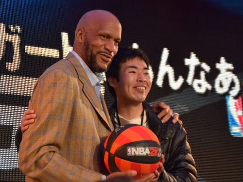 「NBA 2K17 ジャパントーナメント」に元NBA選手のハーパー氏が登場、レイザーラモンRGが“あるある”を披露