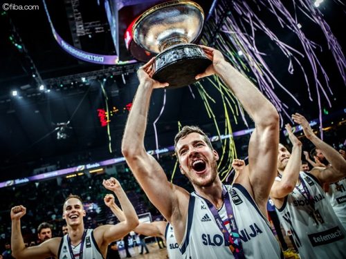 スロベニアがユーロバスケット初制覇、ドラギッチが35得点を挙げセルビアを下す