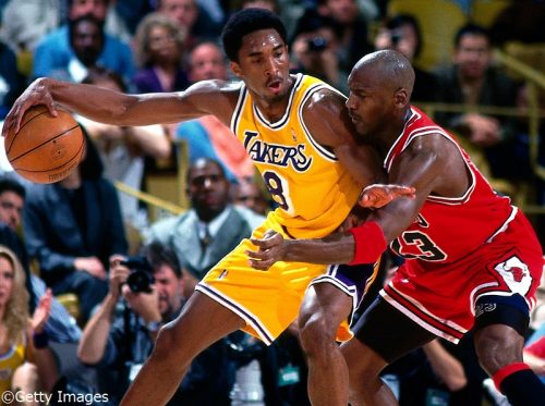 【NBA】名将フィル・ジャクソン氏が2大スーパースターを比較「コービーよりも、ジョーダンの方がよりコーチングを受けて学んでいた」