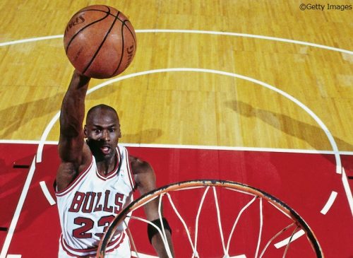 今日は何の日 25年前 ジョーダンがチェンバレンと並ぶ7季連続得点王に輝く バスケットボールキング