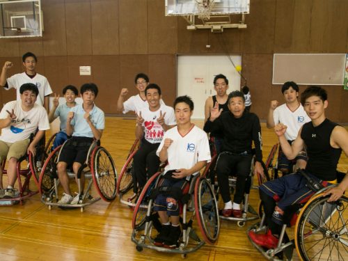 間寛平氏と田村裕氏が福井国体を観戦…車いすバスケも体験し、選手たちと交流を深める