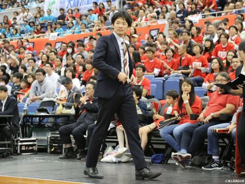 大阪エヴェッサ、穂坂HCが契約満了で退任へ「心から感謝」