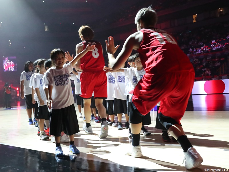 ハイファイブキッズが日本代表戦に登場！ W杯、東京五輪を控える選手に