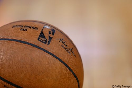 新型コロナウイルスに選手が感染したことにより、NBAが急きょシーズン中断を発表