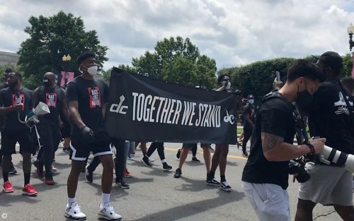八村塁がデモ行進に参加「正義なくして平和なし」 チームメートと人種差別に抗議