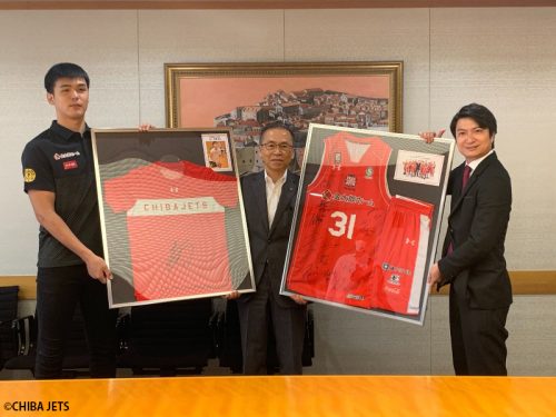 「少しでも千葉県のバスケットボールの発展につながるような選手に」…市立船橋高校出身の赤穂雷太が市長へ表敬訪問