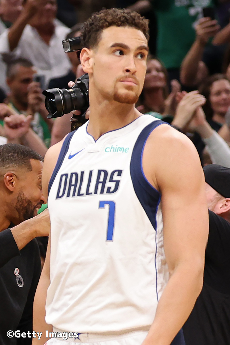 ドワイト・パウエル | バスケットボールキング