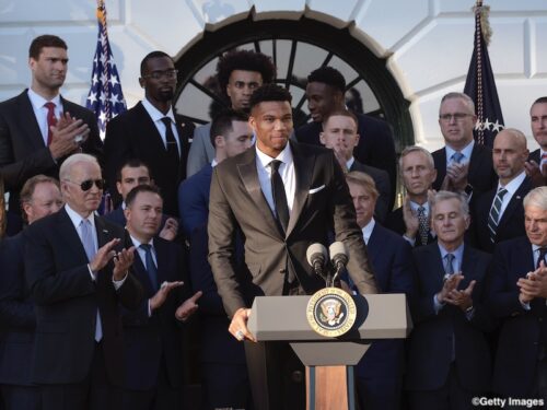 NBA王者バックスがホワイトハウスを訪問…バイデン大統領からも祝辞