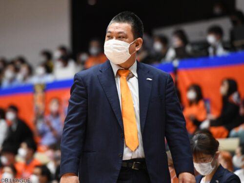 新潟が平岡富士貴HCとの契約継続を発表「多くの勝利届けられるよう尽力する」