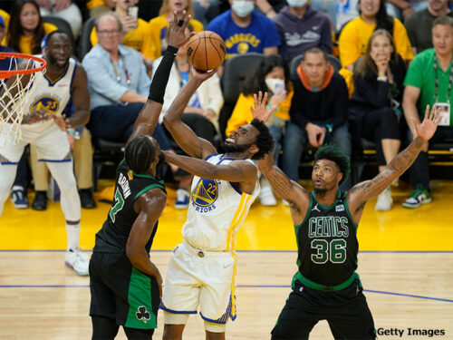 ウォリアーズが4年ぶりのNBA制覇に王手…勝負の第4Qにセルティックスを突き放して3勝目