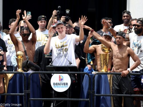 今季NBAを制したナゲッツが優勝パレードを開催…ヨキッチは「僕の人生で最高の時間」