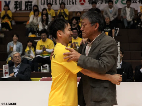 “名将”佐藤久夫コーチを偲んで（中編）「仙台の地にバスケを根付かせた久夫先生。僕が受け継ぎます」（志村雄彦）