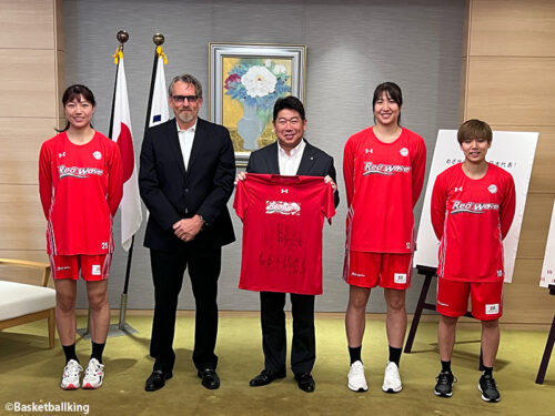富士通レッドウェーブが川崎市長を表敬訪問…宮澤は「富士通のバスケを楽しいと思っていただけるように」