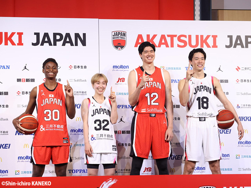 バスケ日本代表新ユニフォーム発表…渡邊雄太は「代表のユニフォームを着ると緊張感が出てきます」 | バスケットボールキング