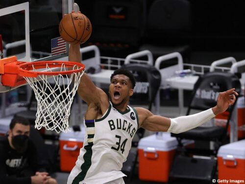 ニックス公式の“思い出写真”募集にまさかの展開…バックスとサンズが“黒歴史ショット”を投稿