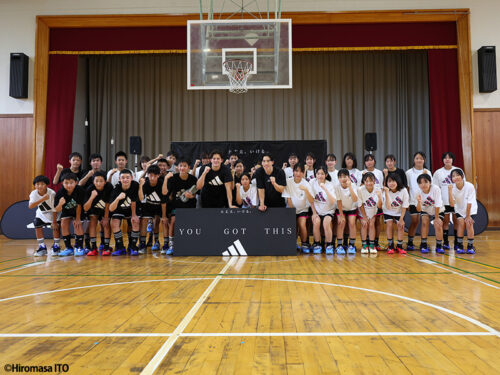 テーブス海が「夢の部活体験」で高松市の中学校にサプライズ訪問…未来の選手へ伝えた"挑戦"の姿勢