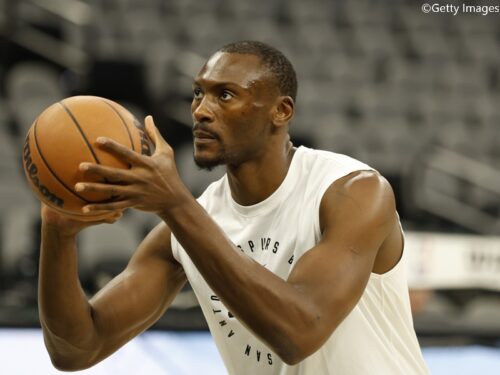 キャリア14年のベテランセンター、ビスマック・ビオンボがスパーズとの再契約に合意