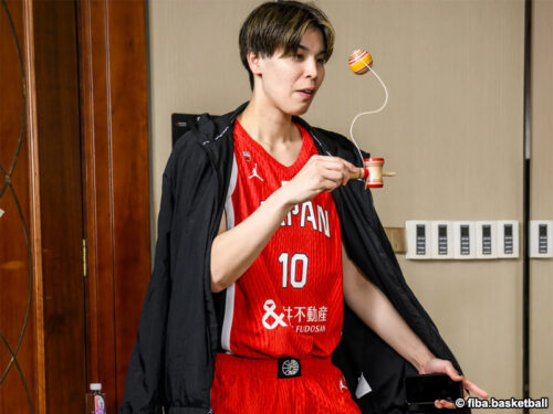 【写真10枚】なぜそのポーズ？コート上とは違う表情も…女子日本代表スタジオショット