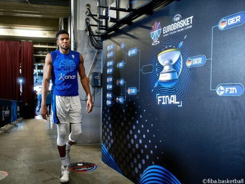 ユーロバスケットで銅メダルを手にしたヤニス…将来ギリシャでプレーする可能性は？