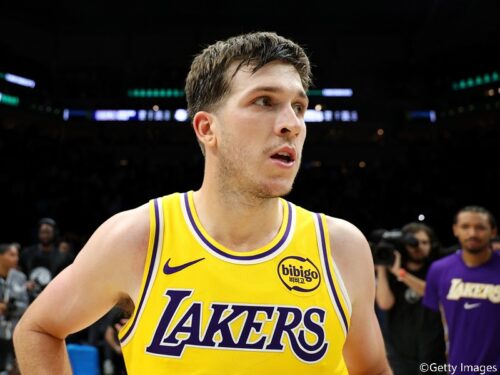 レブロンとドンチッチ不在もレイカーズがウルブズに勝利…リーブスが値千金の決勝弾を成功