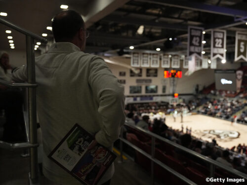 “伝説の記者”が発掘…ホームレスからNBAスカウトが評価するまでに成長した大学選手の話