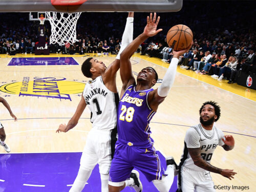 レイカーズがスパーズとの激戦を制して5連勝…ドンチッチが35得点、八村塁は第4Qの好守で貢献