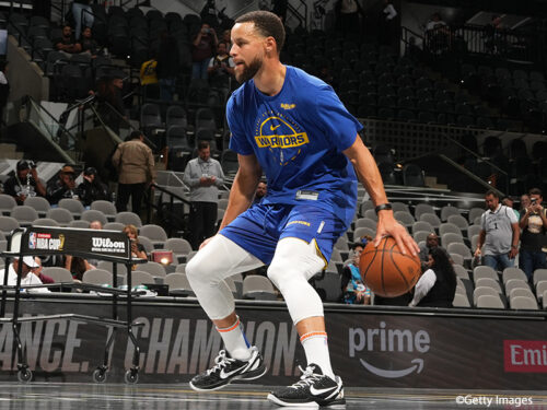 “スニーカーフリーエージェント”のカリー、『コービー 6』を履いてコートに登場