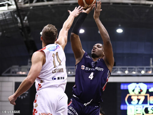 ホームの横浜BCが大阪を接戦の末に撃破…B1通算7000得点達成の安藤がV引き寄せる3P