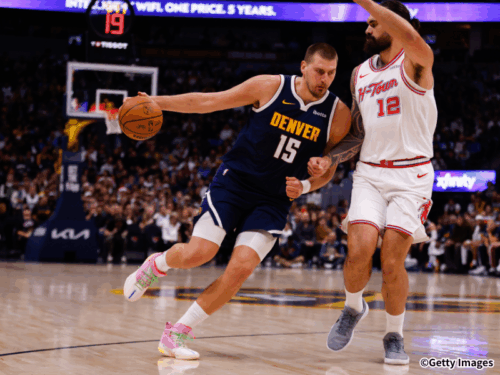 ナゲッツが延長突入の大激戦を制しロケッツ撃破…両チームのセンターがトリプルダブル達成