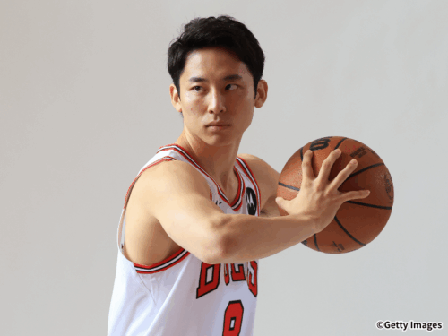 河村勇輝が今季初のNBAベンチ入り…先発PG不在のブルズは終盤追い上げるもヒートに惜敗