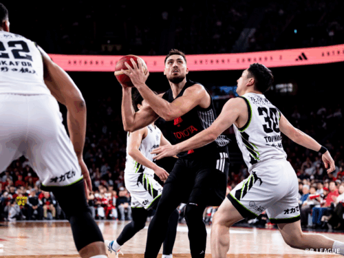 A東京がフィーラーの期限付き移籍期間延長を発表…リーグ優勝を知るパワーフォワード