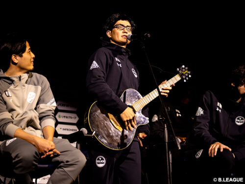 辻直人がBオールスター会見で“替え歌”披露…先輩いじり会場爆笑「竹内兄弟　早く仲よくしろ」