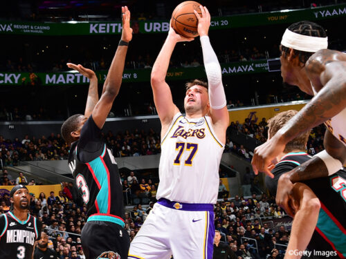 八村塁欠場のレイカーズがグリズリーズに逆転勝利…第4Qにレブロンとドンチッチが躍動