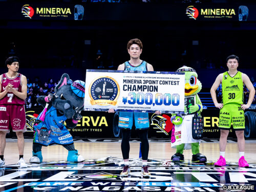 金丸晃輔が3Pコンテストで自身4度目の優勝…地元九州の声援を背に富永啓生との一騎打ちを制す