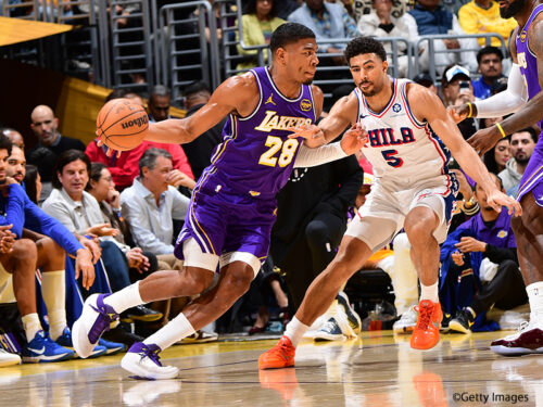 レイカーズがシクサーズに逆転勝利…リーブスがベンチから35得点、八村塁は14得点7リバウンド