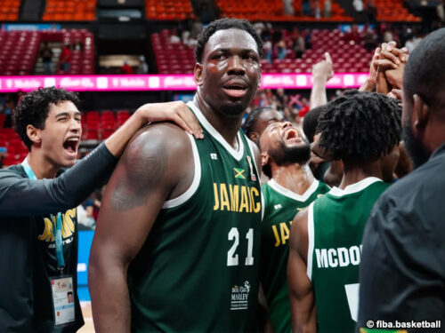 【動画】劇的決着にお祭り騒ぎ！ジャマイカ代表のコーバーンが決めたブザービーター