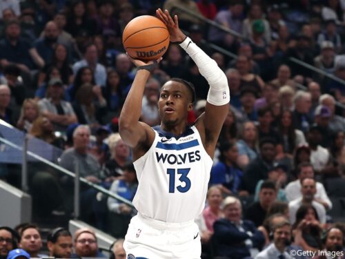 ウルブズのアヨ・ドスンムが球団史上3人目のレアなトリプルダブルを達成