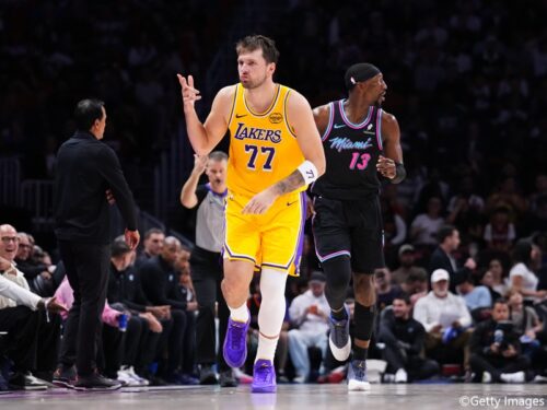 今季最多の60得点を奪ったドンチッチが1シーズンの3ポイント成功数で球団最多記録を樹立