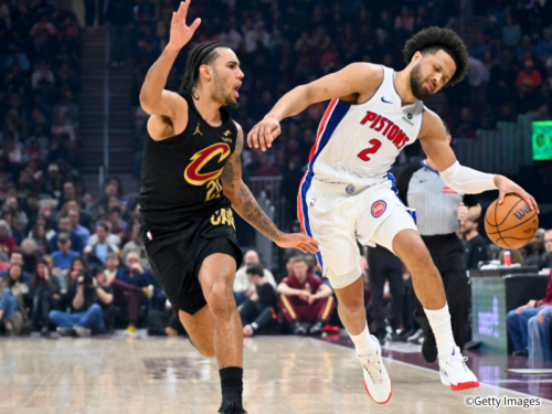 キャブスがカンファレンス首位のピストンズに勝利…エースのミッチェル不在も一進一退の試合を制する