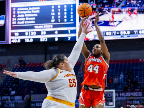 京都精華出身のイゾジェ・ウチェが23得点の大活躍…シラキュース大を初戦勝利に導き、次戦は昨季王者コネチカット大