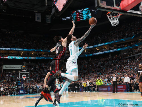 プレーイン初戦から延長突入の激闘…ホーネッツがボールの決勝点でヒートに勝利