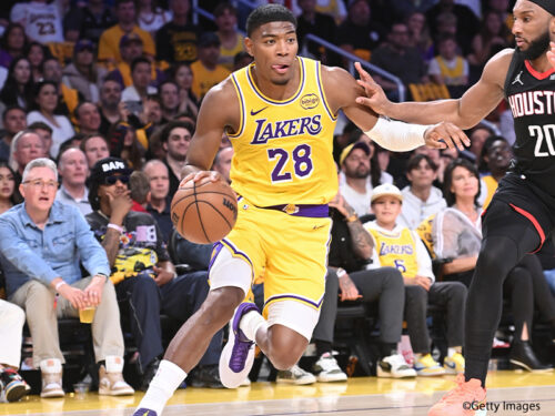 レイカーズがロケッツを下してプレーオフ白星発進…ケナードが爆発、八村塁は攻守で勝利に貢献