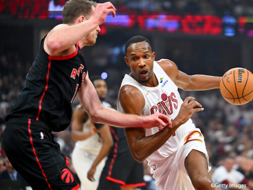 キャブスがラプターズを下して1回戦突破に王手…モーブリー＆シュルーダーが第4Qの逆転劇に貢献