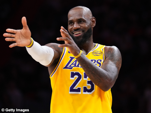 レブロンがゴルフ場で赤裸々インタビュー「俺はもう41歳だぞ」“メンフィス嫌い”やキャリアハイライト明かす