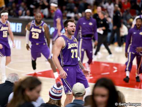 離脱中のドンチッチはプレーオフで復帰できるのか…レイカーズが待つエースの現在地、母国で愛娘との再会も