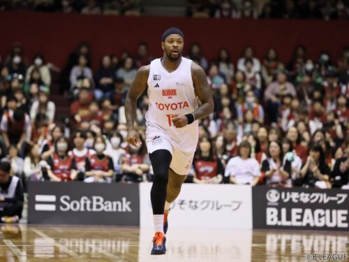 A東京のマーカス・フォスターに1試合出場停止と罰金…スポンサーボードを蹴り懲罰処分