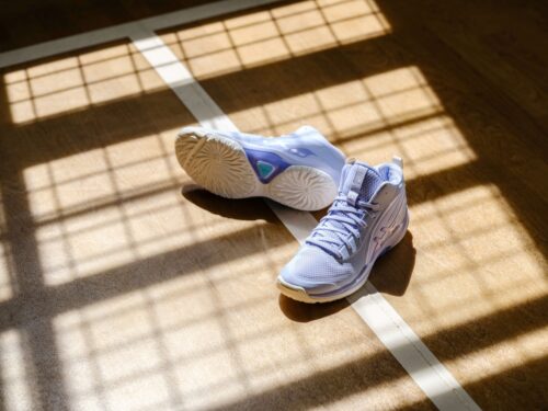 女性特有の足の形や動きに対応…アシックスが東藤なな子着用の新作『FLOWRUSH』を発売