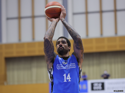 島根がジェームズ・マイケル・マカドゥと契約継続…2度のNBA優勝を経験したビッグマン