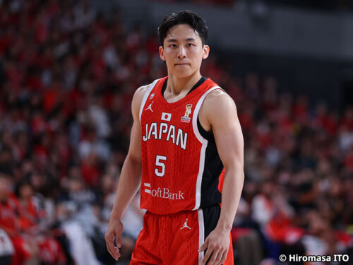 バスケ男子日本代表が1Qから韓国を圧倒…“Bリーグ3季連続MVP”ニュービル映し出され観衆沸く場面も